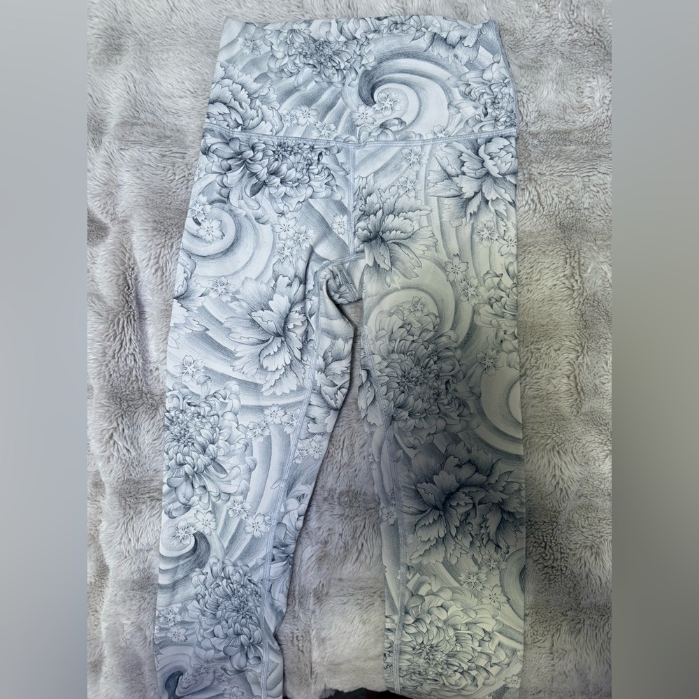lululemon athletica woman Floral White Leggings (slight crop length)